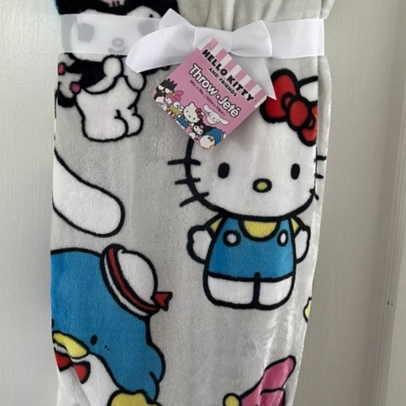 Hello Kitty And Friends Gray Blanket NEW 60x70 HTF Brand New With Tags "Last 2" - Picture 2 of 5
